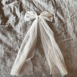 Hair clip - white Tulle Bow with Pearls